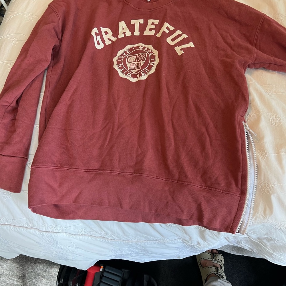 SUNDRY Grateful Maroon Sweatshirt